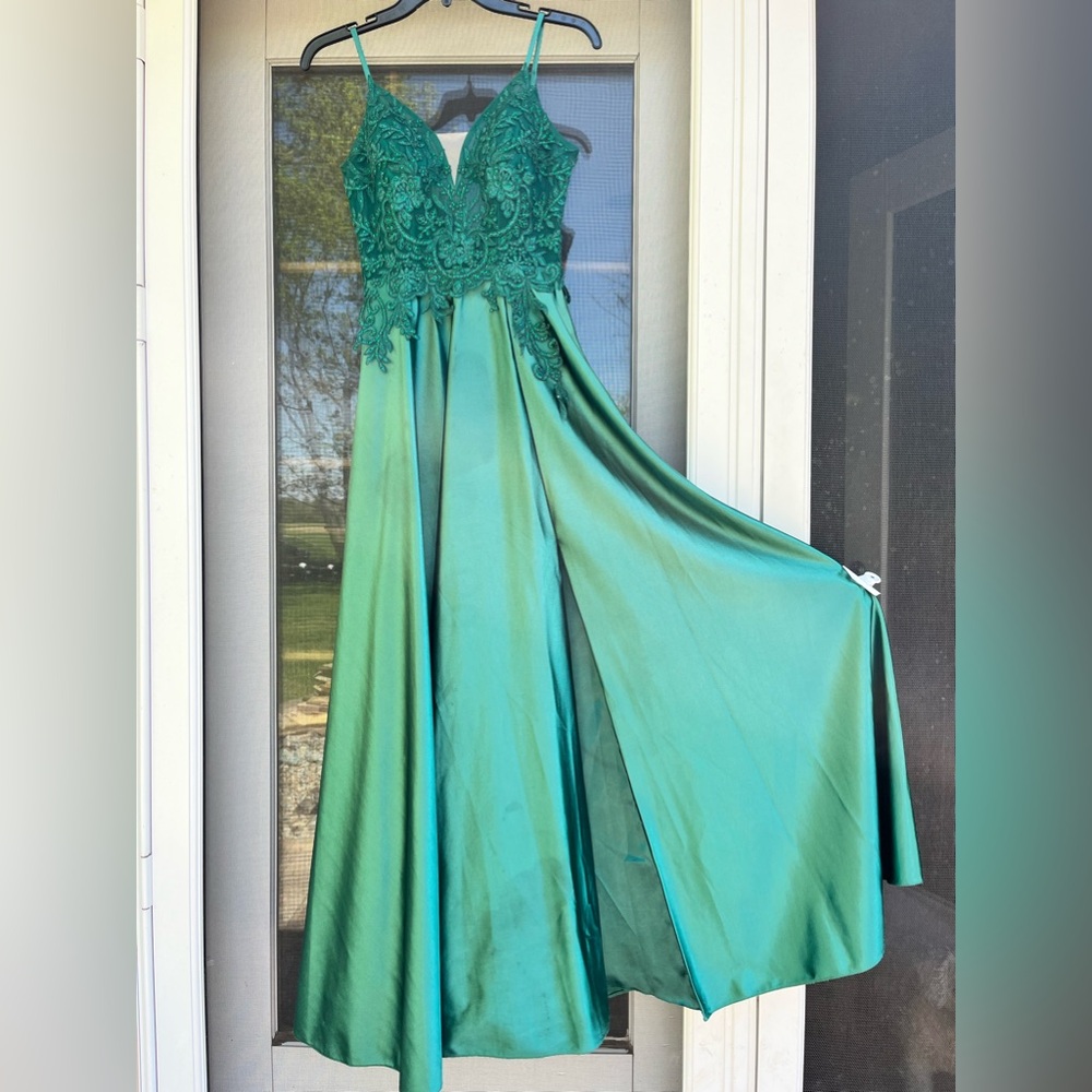 Camille La Vie Formal Dress Emerald Size 0